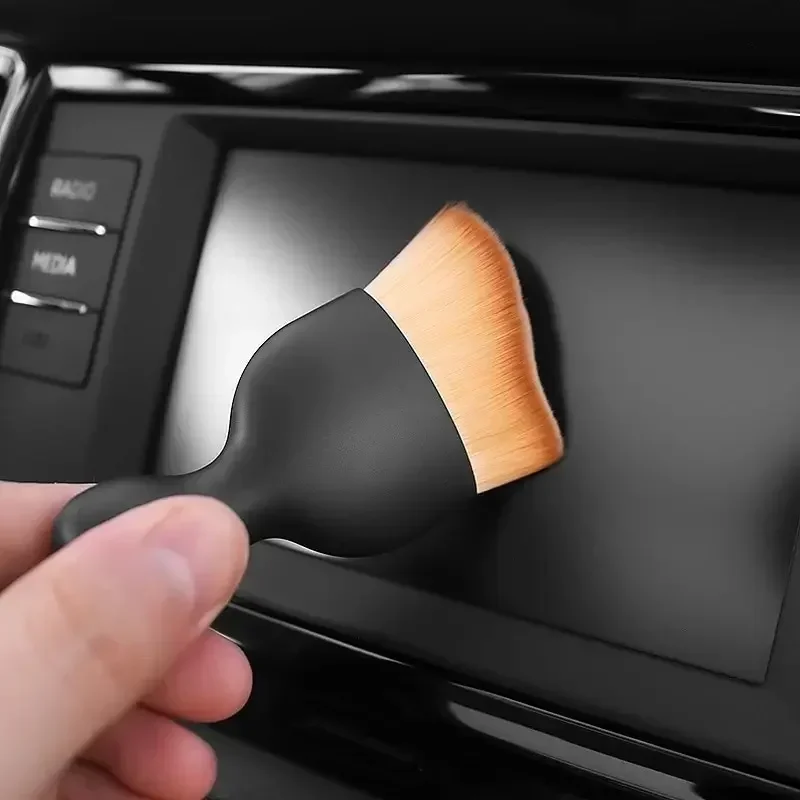 1 Pcs Car Interior Dust Sweeping Soft Brush Car Washing Tool Keyboard Gap Dust Brush out Trend Cleaning car dust brush