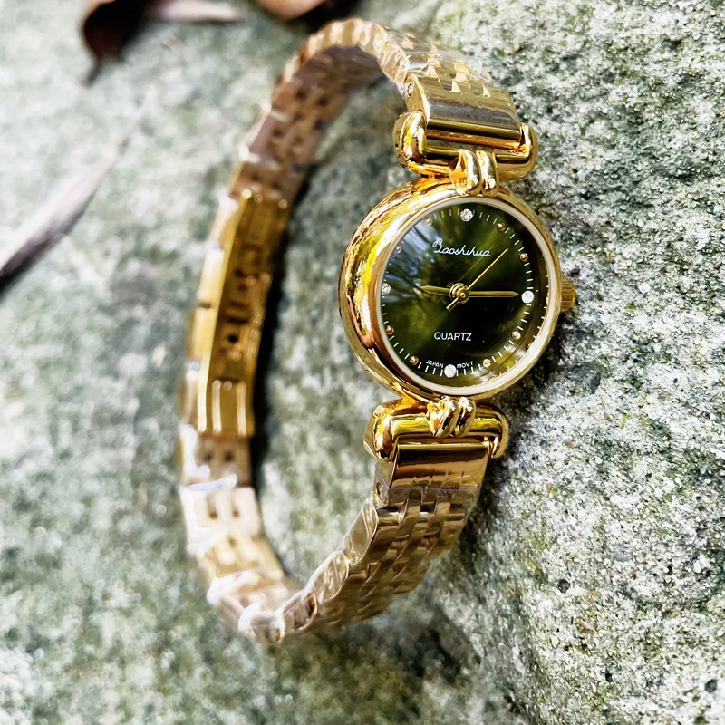 

Vintage Shanghai Gem Flower Gold Plated Disc Roman Genuine Leather Classic Women's Small and Simple Small Gold Watch