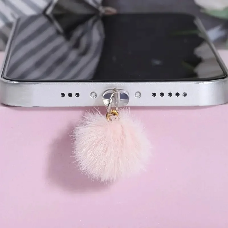 1 bouchon anti-poussière en silicone avec décoration boule en peluche, un accessoire de téléphone élégant, une décoration pour téléphone, protège le port