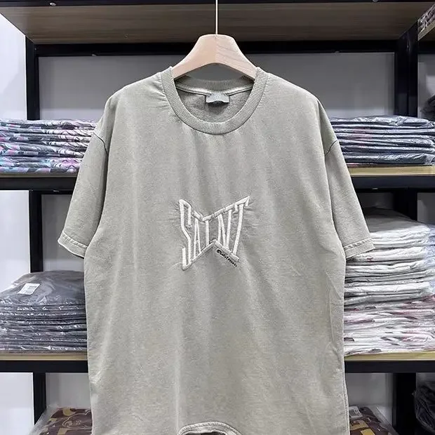 

American retro loose hole SAINT embroidered letters solid color short sleeved men's round neck summer short sleeved T-shirt