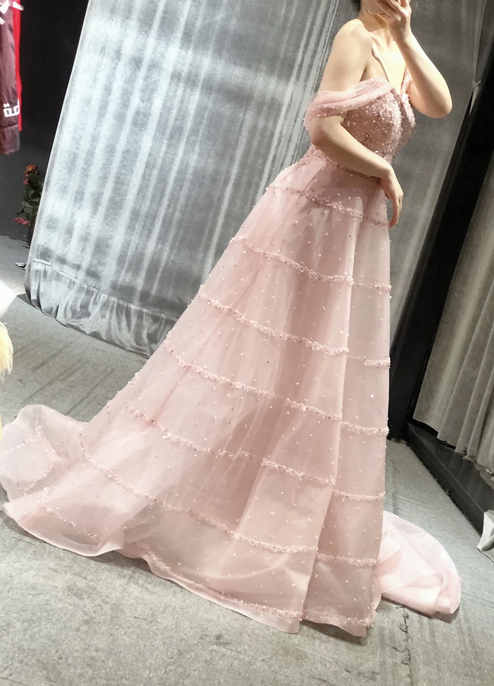 Рисунок 4 - Реальные фотографии розового цвета