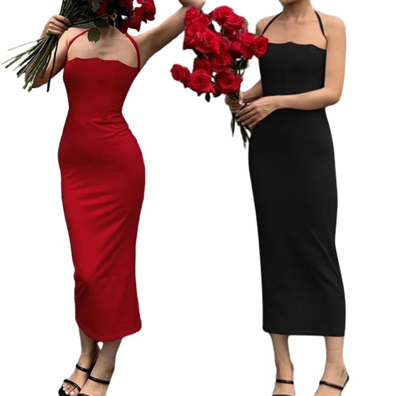 

Fashionable Black Maxi Dress with Halter Neck Made of Milk Silk Showcases Feminine Charm Suitable for Trendy Women