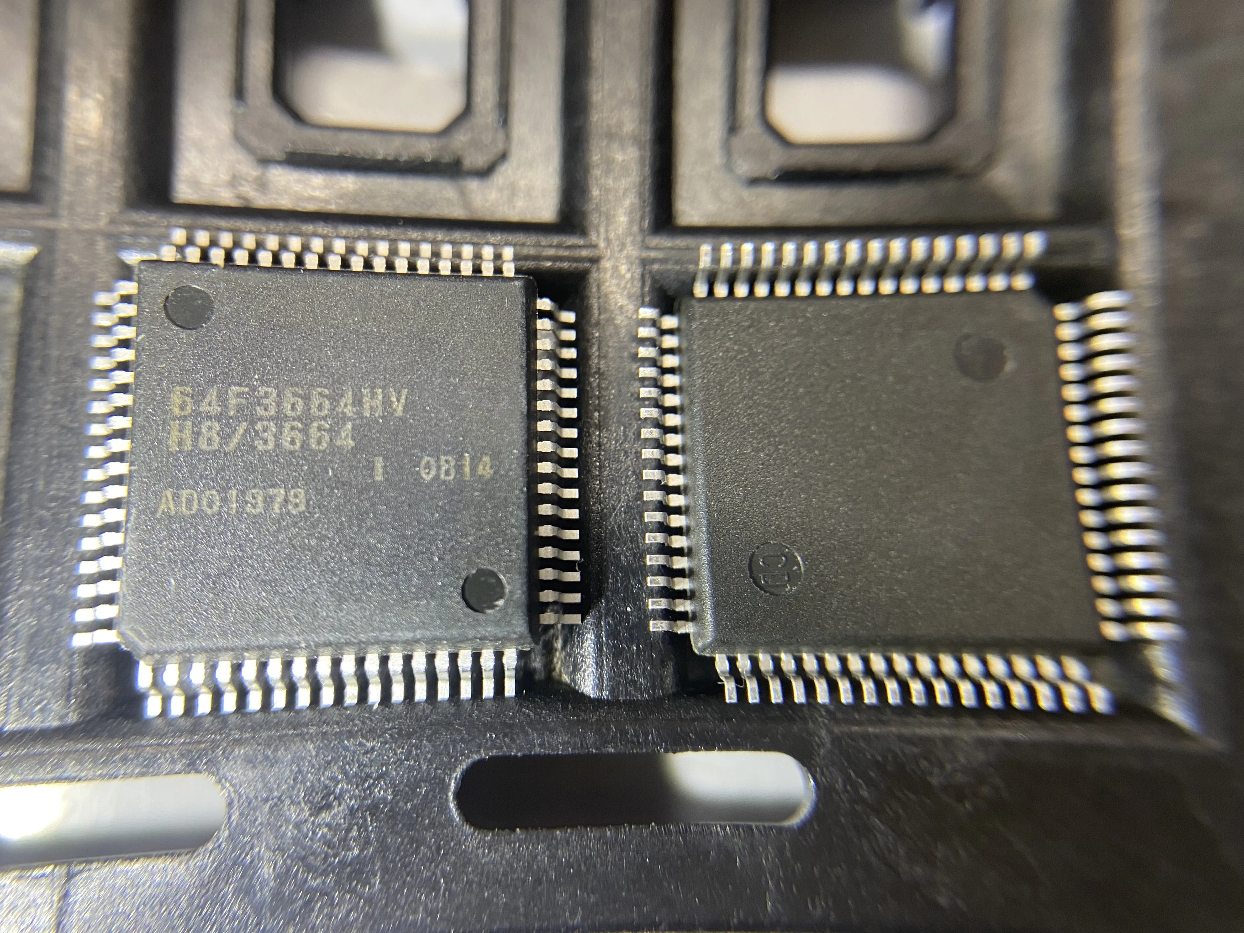 

2PCS/lot Original be of great Quality 3664HV HD64F3664H HD64F3664HV H8/3664 IC MCU 16BIT 32KB FLASH 64QFP