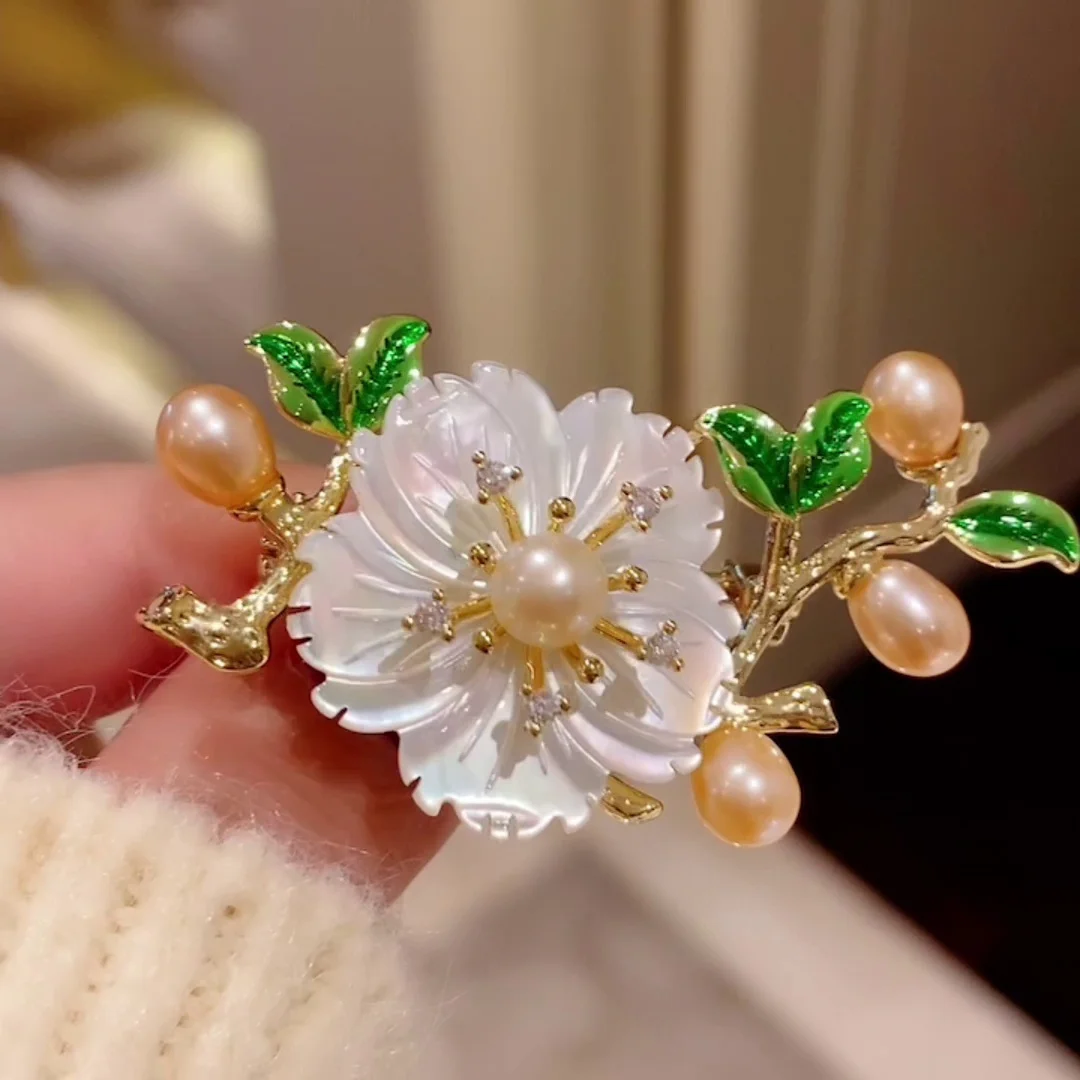 

Brooches For Women Flower Plum Blossom White Shell Gold Color Fashion Jewelry Cute Clothes Pin Accessories Party Gift