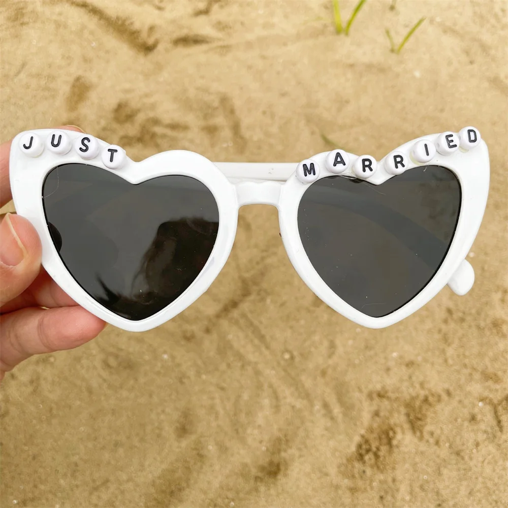 2Pcs Just Married Sunglasses Husband Wife Bridal Shower Newlywed Couple Bride Groom Mr Mrs Pool Beach Wedding Honeymoon Travel