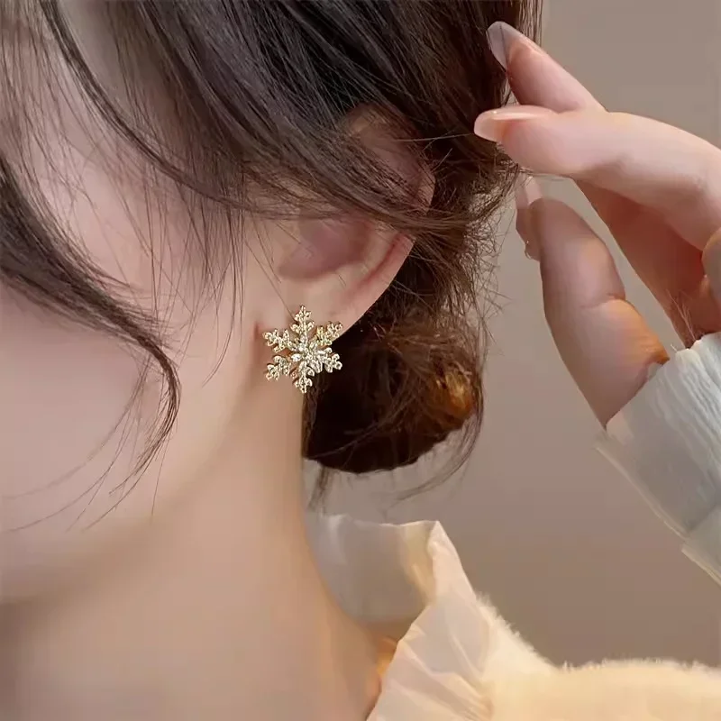 New Christmas Series Earrings Fashionable Inlaid Rhinestone Imitation Pearl Winter Christmas Snowflake Earrings