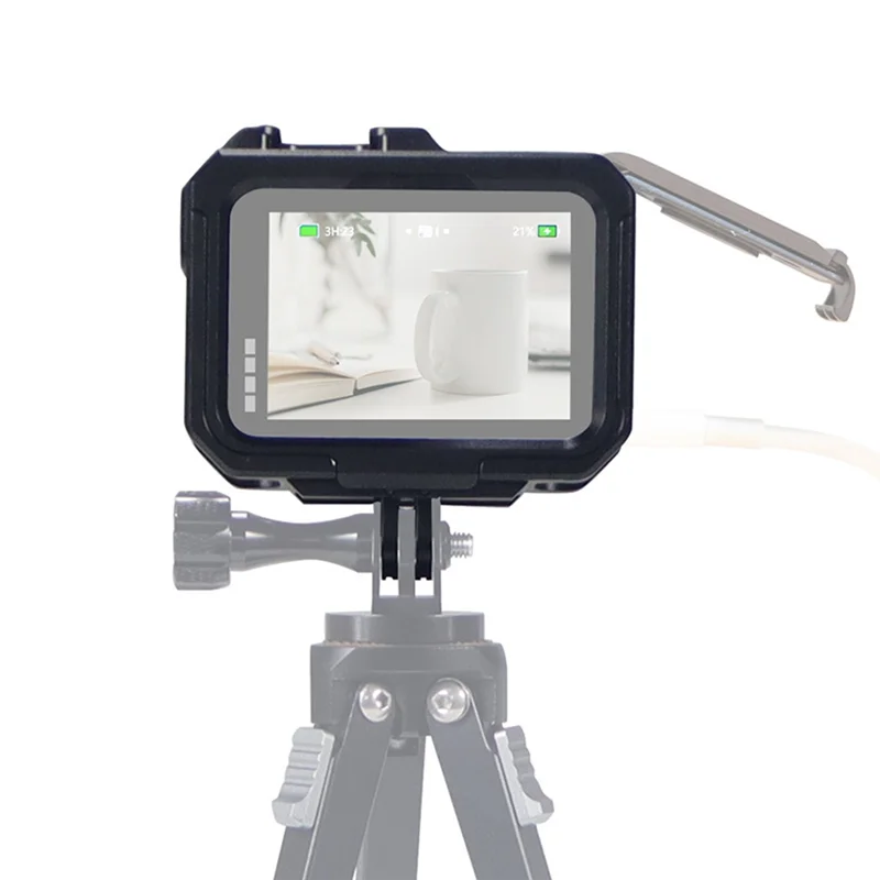 Cage métallique pour GoPro Hero 13 12 11 10 9 détaillant les fixations et le support filtre M52 en gros plan