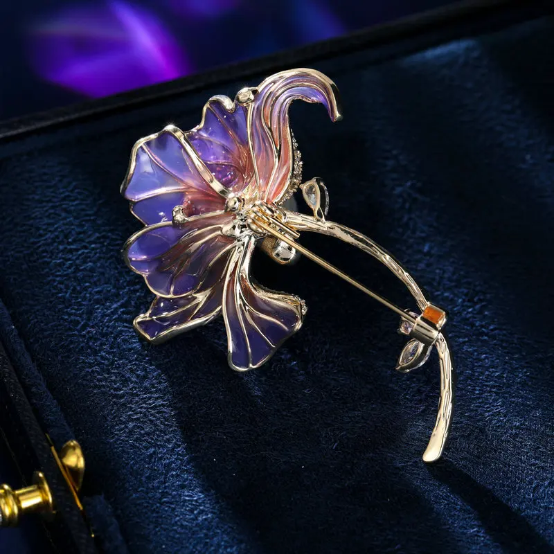 Elegant Temperament Enamel Plated Lotus Brooches Pins New Fashion Statement Flower Corsage Bouttoniere Accessories