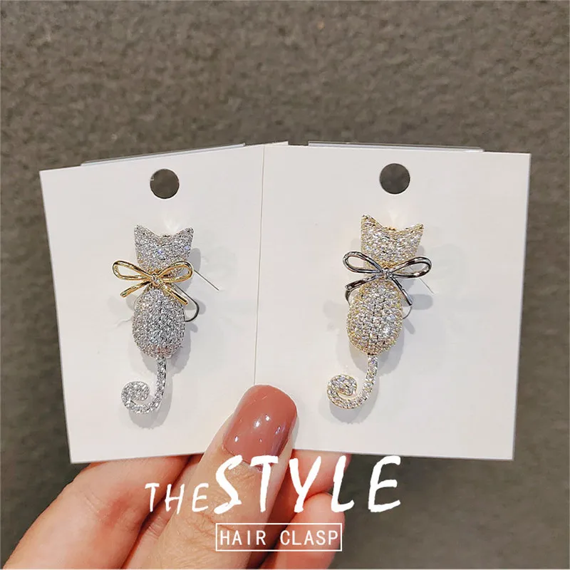 

Cute Cat Brooch Zircon Crystal Animal Lapel Pins Bow Sweater Suit Collar Badge Luxulry Jewelry Brooches for Women Accessories
