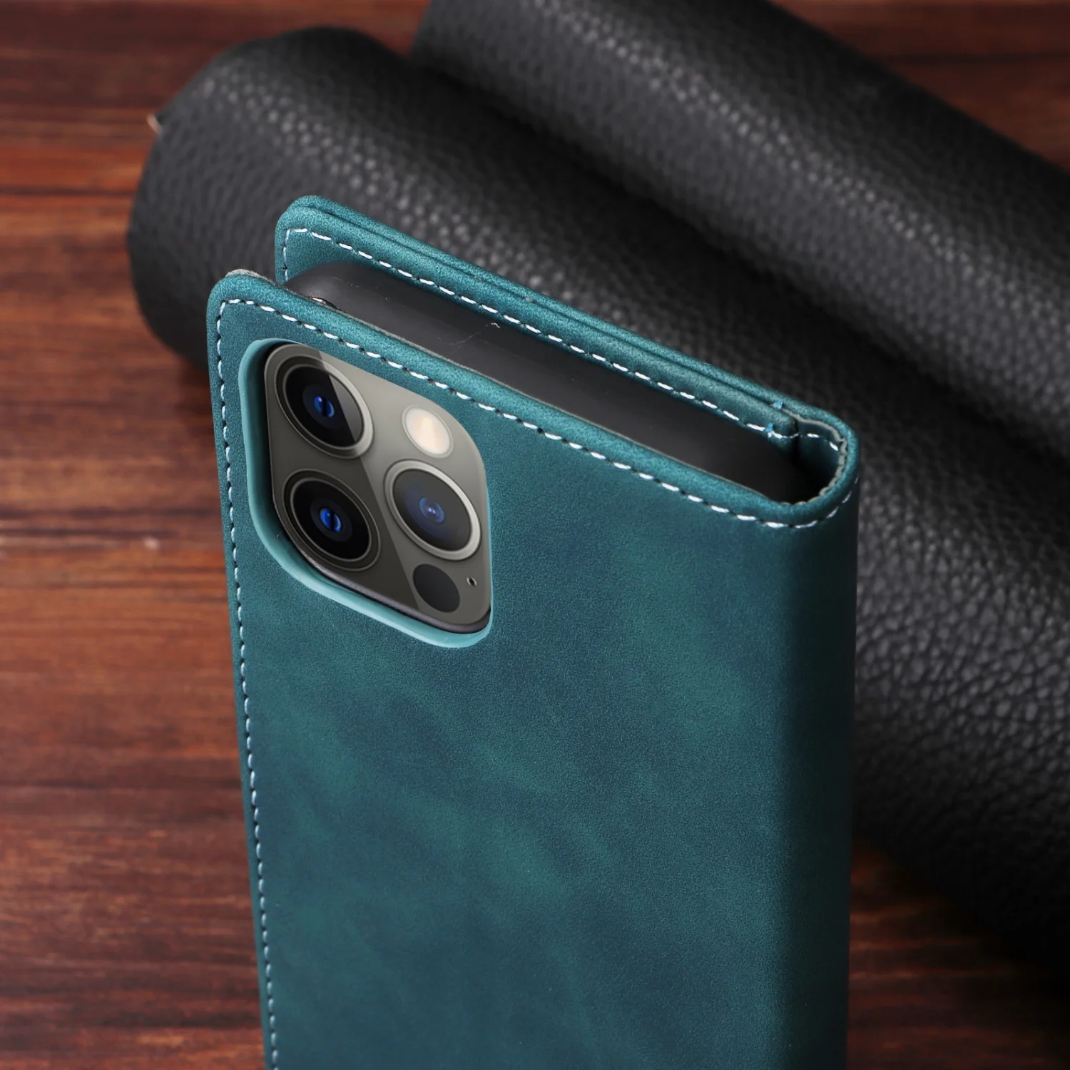 Leather Flip Wallet Phone Case - Elegant and Protective Cover