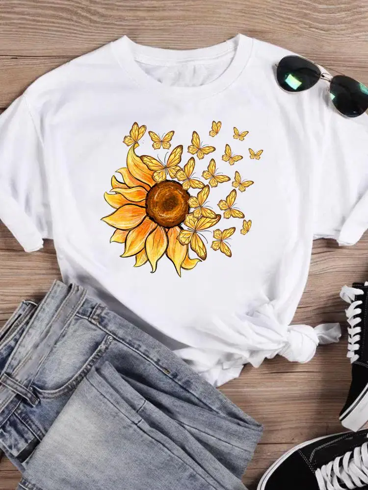 

Женская футболка с коротким рукавом, принтом и цветами