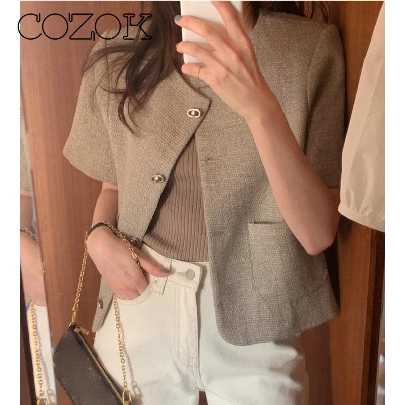 

COZOK 2023 Summer Korean Chic Vintage Simple Jacket Femme O-Neck Single Breasted Double Pockets Loose Casual Short Sleeve Coat