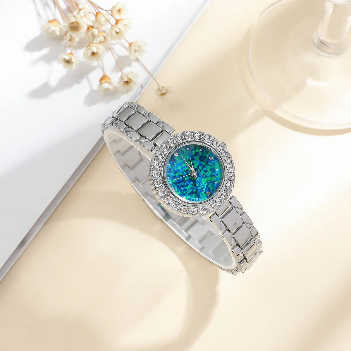 New women's watch set, fashionable niche Instagram style steel band watch set