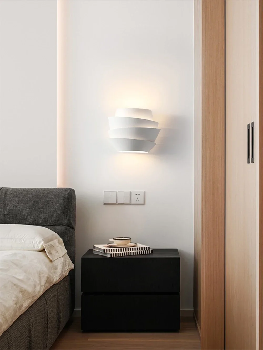 Description Picture 2 of itemModern Indoor Wall Lamp Iron G9 Bedside Lamp for Bedroom Living Room Corridor Home Decorative Up-Down Wall Light
