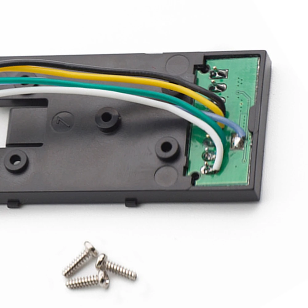 Adaptateur fente module externe pour Crossfire Nano Ghost en gros plan sur les contacts dorés