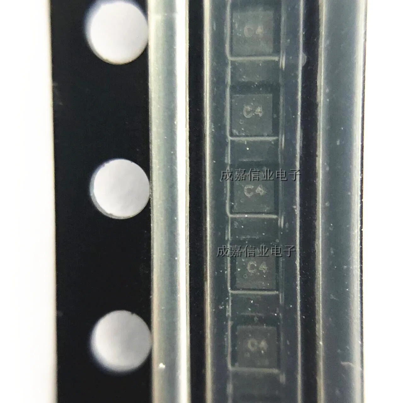 ETA5070V330NF1E DFN-4 마킹, C4 0.7uA 초저 Iq, DFN1x1, 150mA LDO, 10 개/로트