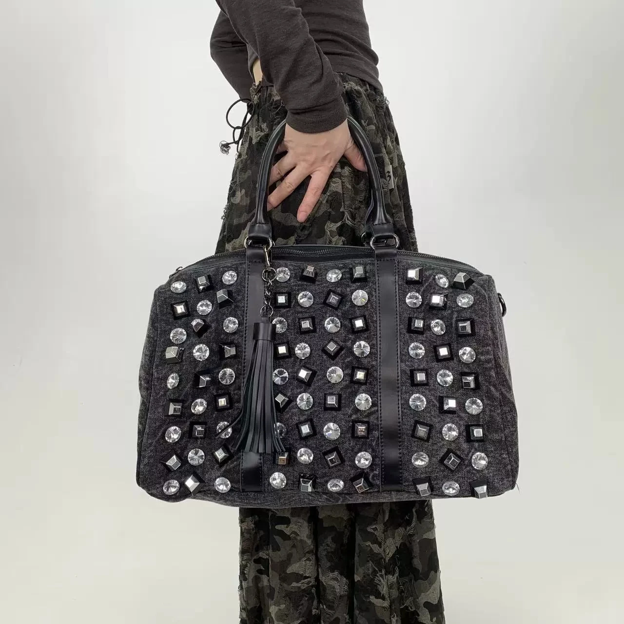 202 5New women's crossbody commuting bag Large-capacity rhinestone diamond-encrusted fashionable hand-held Weekend travel bag