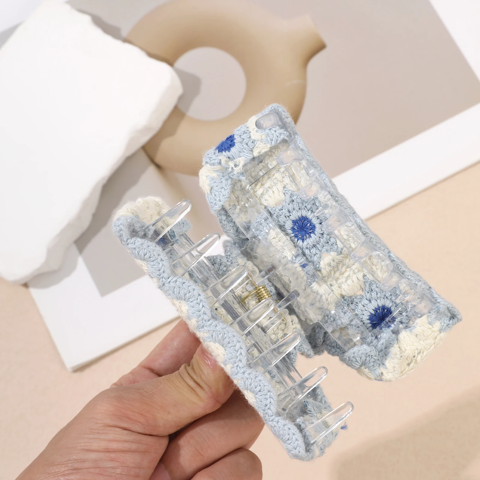 1Pc Women Fashion Hair Claw Back Head Shark Clip Ladies Elegant Ponytail Hairpin Headwear Random Color Position of Print Pattern