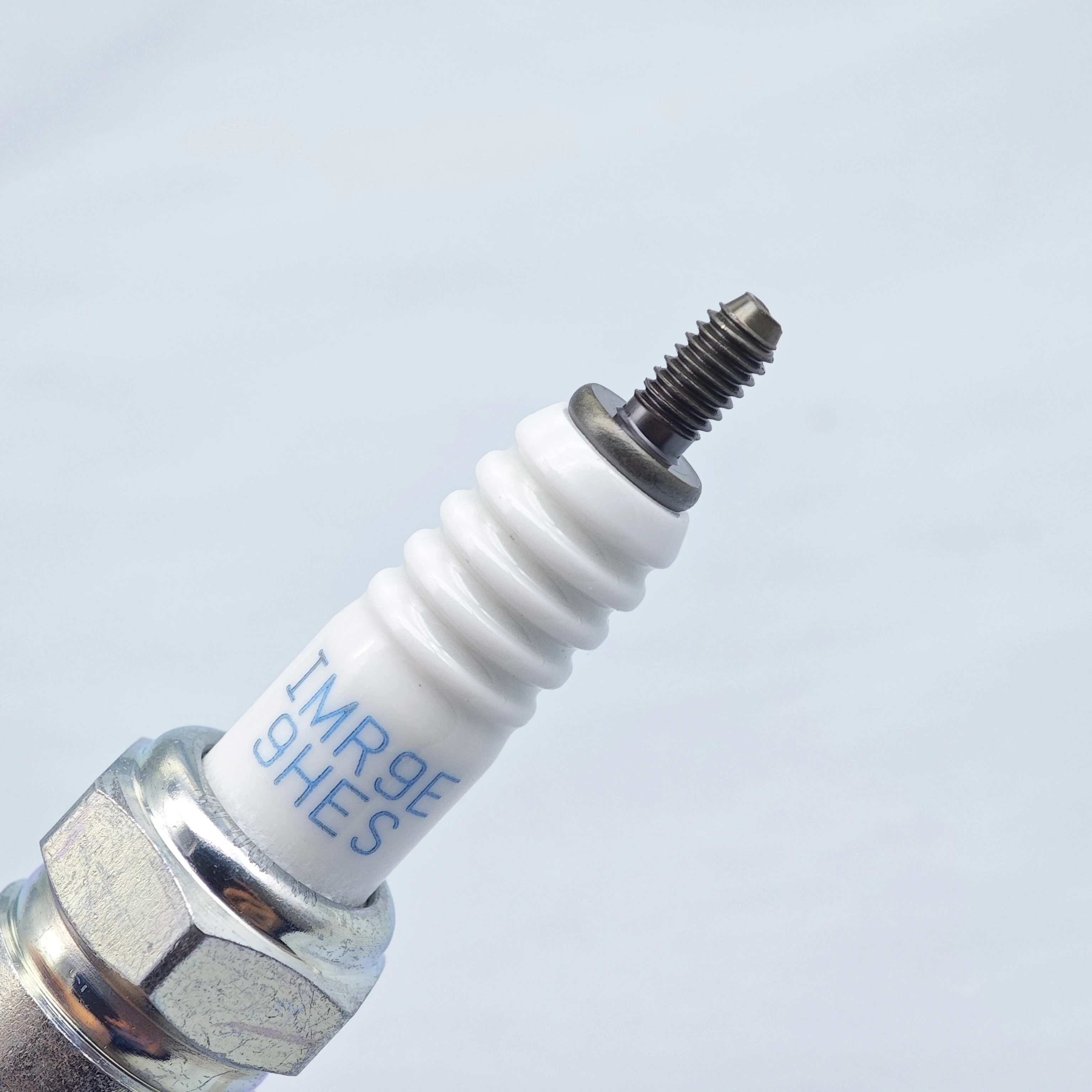1pcs NGK Iridium Spark Plug IMR9E-9HES 7556 for CBR1000 VFR1200F VFR1200X 31912-MFL-003 31922-MFL-003