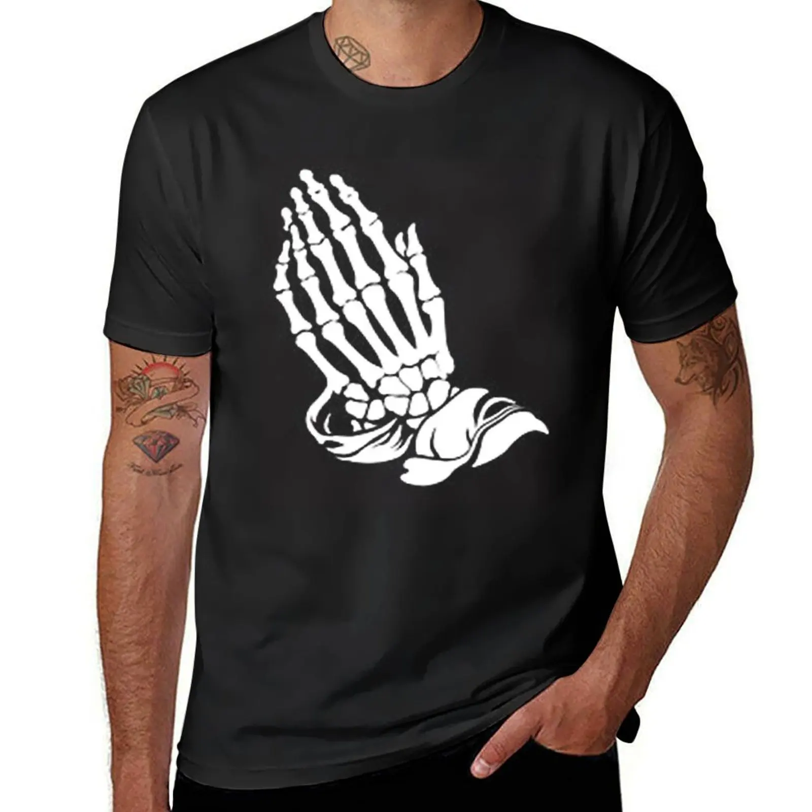 

Белая модная футболка для мальчиков