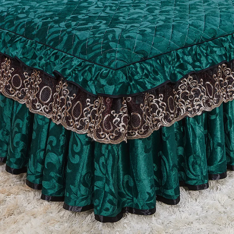 European Velvet Plush Quilted Bedspread Queen Size Embossing Bed Skirt Soft Bed Cover