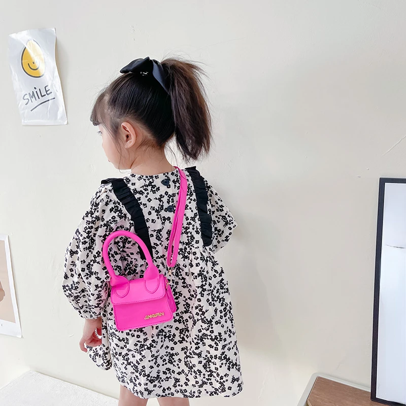 

Candy Color Kids Mini Crossbody Bags Cute Leather Purses and Handbags Baby Girl Coin Wallet Pouch Box Girls Purse New Kids Bag