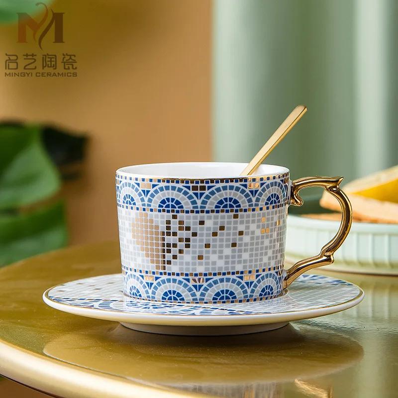 

Кофейная чашка с блюдцем и ложкой из тонкой фарфора, забавный модный дизайн, чашка для эспрессо zakka кафе tazas, европейская кофейная кружка