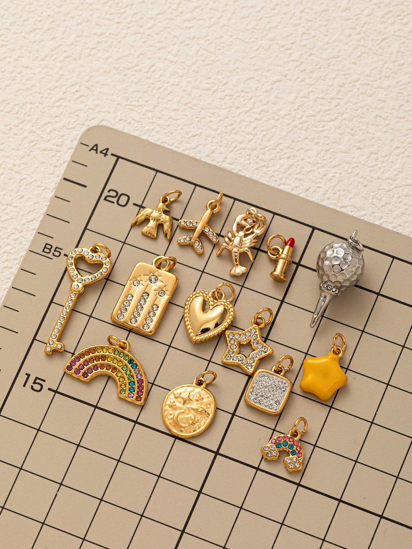 1 Stück Regenbogen-Stern-Schlüsselanhänger aus Edelstahl, plattiert mit 18 Karat Gold zum Farbschutz, DIY-Halskettenzubehör für Damen – Detail 4