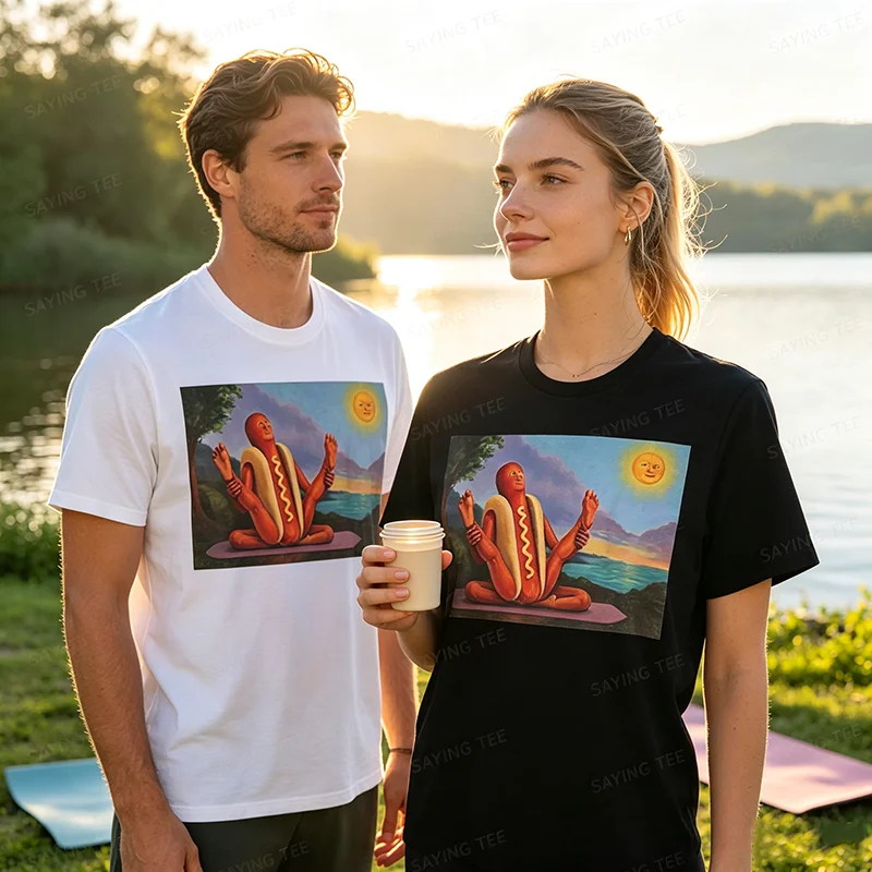 Hotdog, der sich in der Sonne sonnt, lustiges Hotdog-Yoga-T-Shirt, Y2k BBQ seltsame Essenskunst Comic-Grafik-Bekleidung, Yoga-Witz-Persönlichkeits-T-Shirt