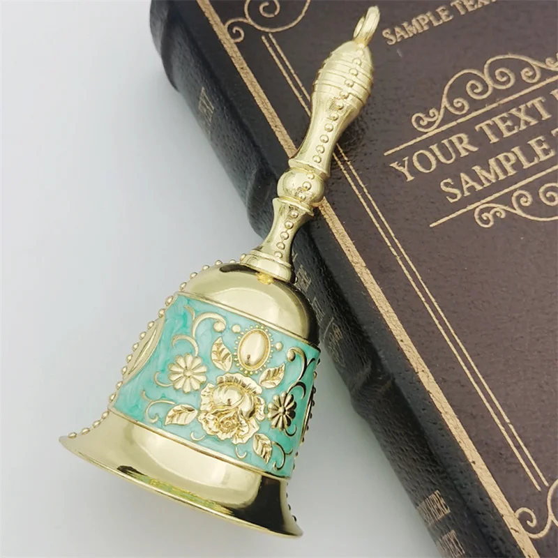 1PC Retro Metalen Tone European Style Hand Bell Craft Decoratie Alarm Bell Handicraft Christmas Bell Wind Bell Christmas Craft
