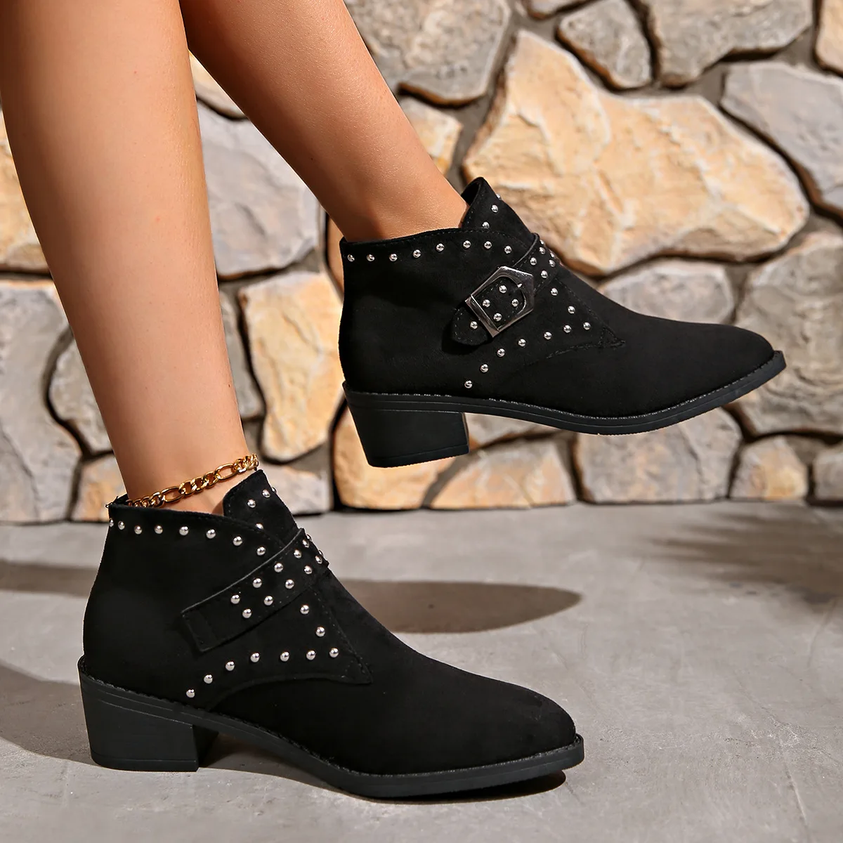 Dames moto laarzen van suède in punk stijl met studs en hak_voghion.com