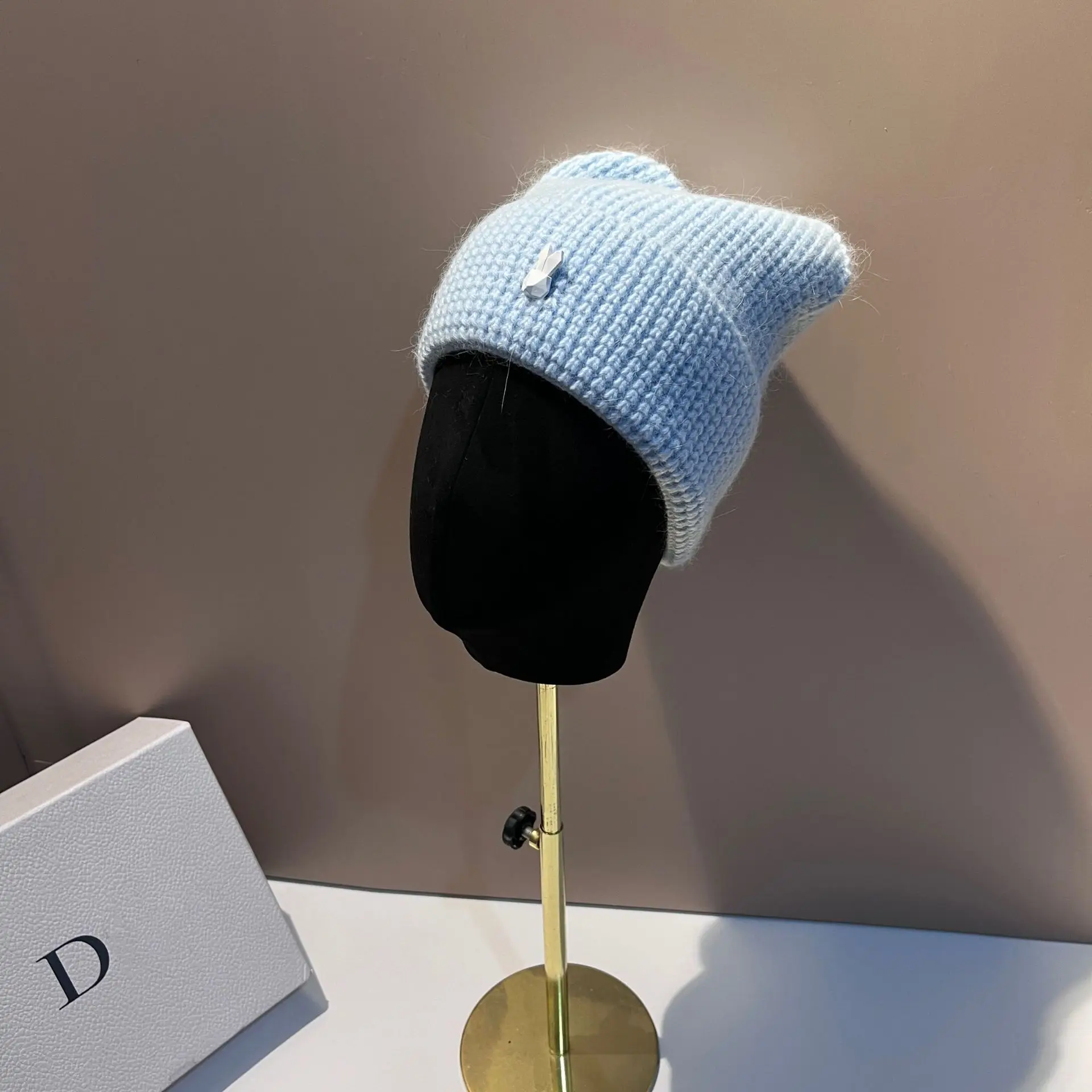 Autunno e inverno nuovo cappello lavorato a maglia in pelliccia di coniglio scozzese moda orecchie di coniglio carino caldo morbido cappello di lana glutinosa da donna
_voghion.com