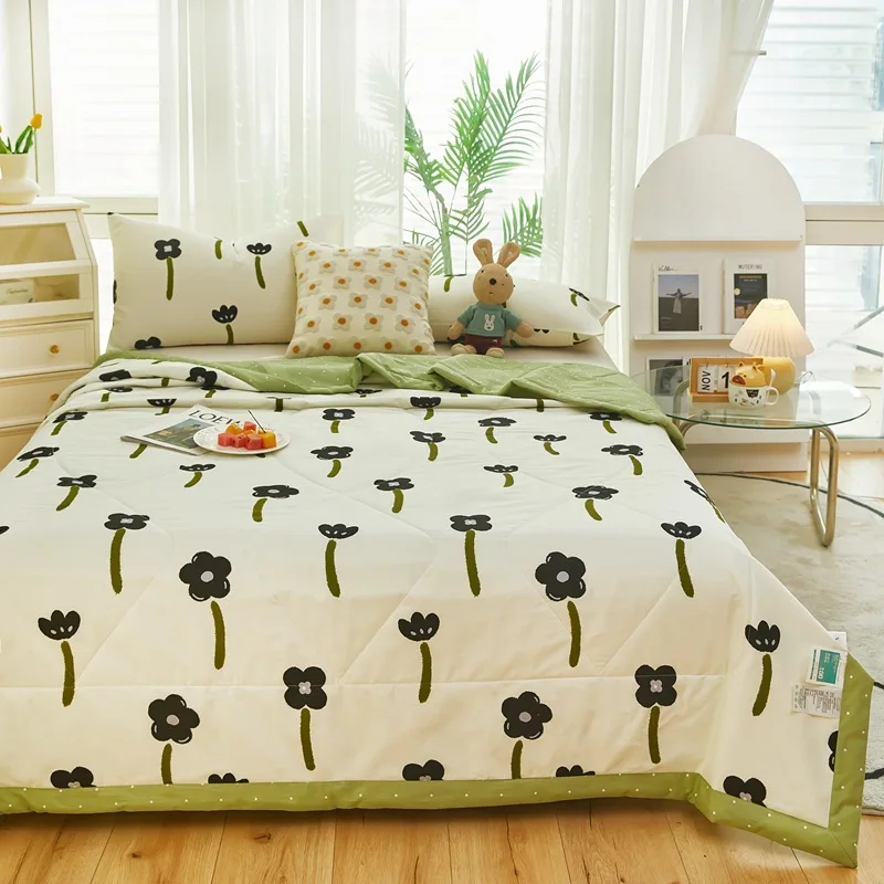 

Minimalist Cartoon Summer Flower Print Washed Cotton Comforter Reversible Lightweight Cooling Blanket Breathable Skin-friendly