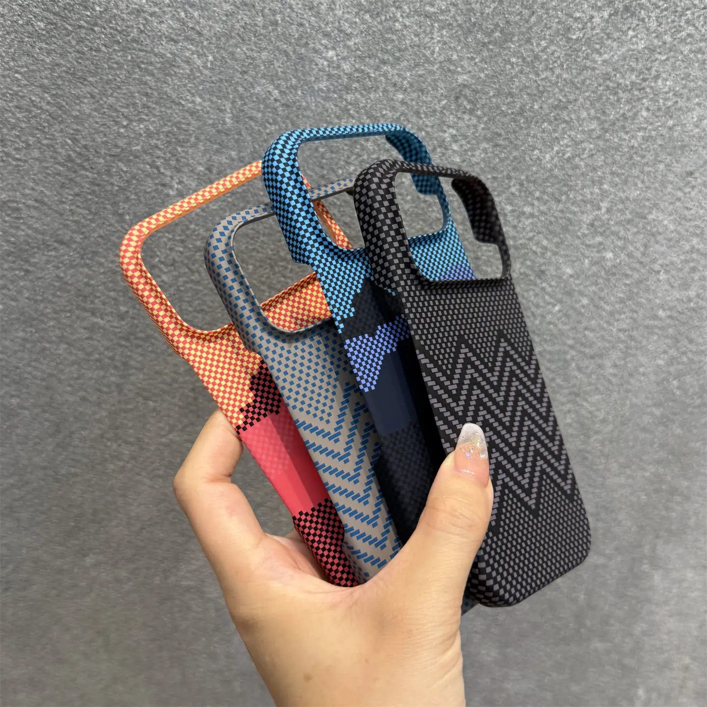รูปสินค้า เคส iPhone ไร้ขอบลายคาร์บอนไฟเบอร์ พร้อมชาร์จ Magsafe