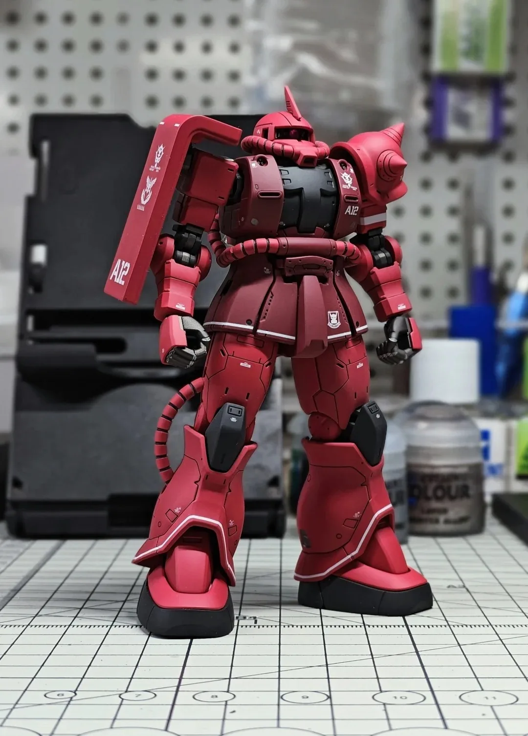 HG 1/144 GTO 015 MS05 Char Aznable Custom Red Zaku Special Edition Montagemodellbausatz Roboterspielzeug Geschenk für Sammler Kinder – Detail 9