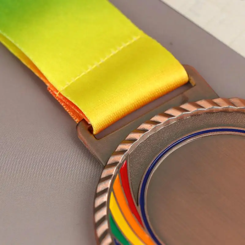 Metallpreis-Medaillen mit Halsband im Gold-, Silber- und Bronze-Stil für Sportakademik oder jeden Wettbewerbsdurchmesser – Detail 10