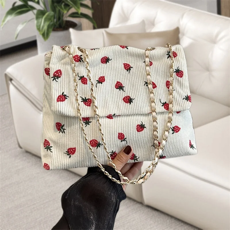 Vintage Style Crossbody Bag with Elegant Rose Print and Adjustable Strap for Everyday Use or Special Occasions Gift for Her