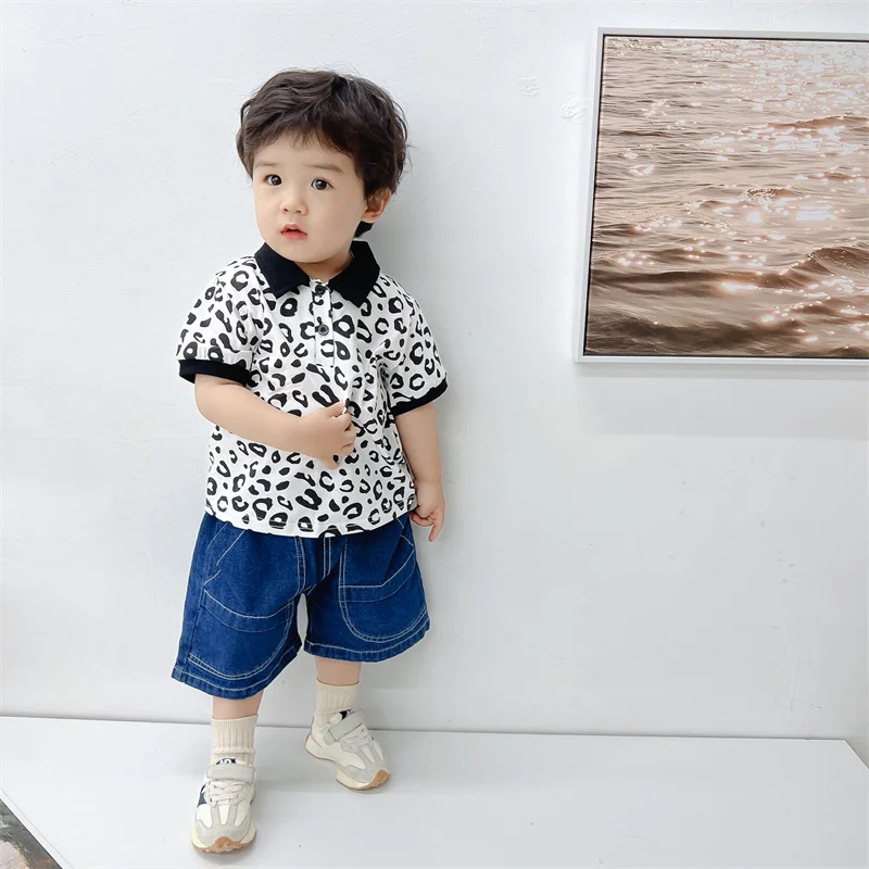 

2023 Boys' Summer Sets New Korean Baby Leopard Print Polo Shirt Short Sleeve Top + Denim Shorts Loose Fashion Children's Suit