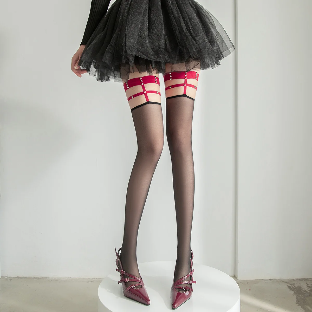 Thin strappy willow suspender stockings Sexy silky trendy fashion seduces over-the-knee stockings
