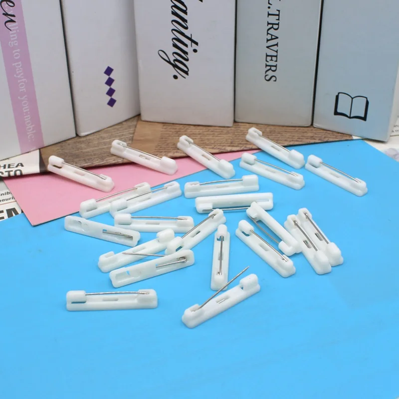 50PCS 2.1cm 3.1cm 화이트 블랙 접착 플라스틱 브로치 핀 백 핸드 배지 hijab 핀에 대 한 일반 안전 핀