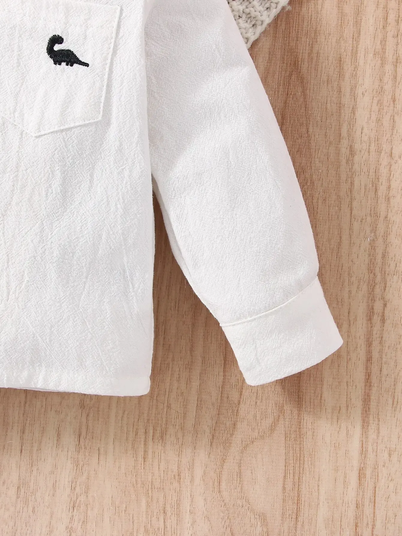 봄과 가을  소년 새로운 패션 패션 흰색 셔츠 코트 작은 공룡 자수 패턴 레저 스포츠 편안한