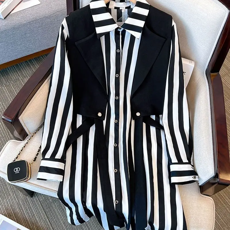 

Set Of Female 2023 Spring Women Wear Design Sense Fashion Short Horse Jacket Stripe Shirt Skirt Two Piece Set Of Blouse Female
