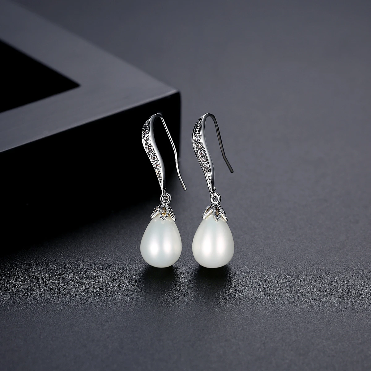 Pearl Earrings ｜Pearl Studs & Dangle Earrings