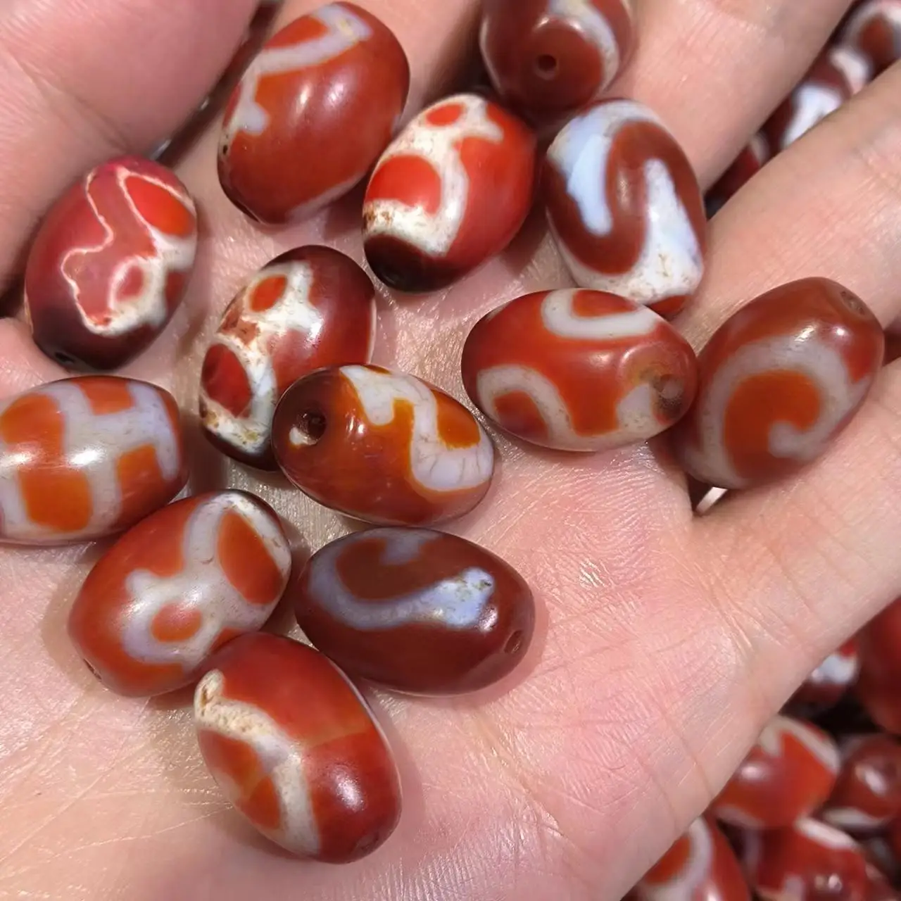 

10pcs/lot Natural 12mm*18mm Red Agate Dzi Ovail Shape Different Totems Amulet Jewelry DIY Beads