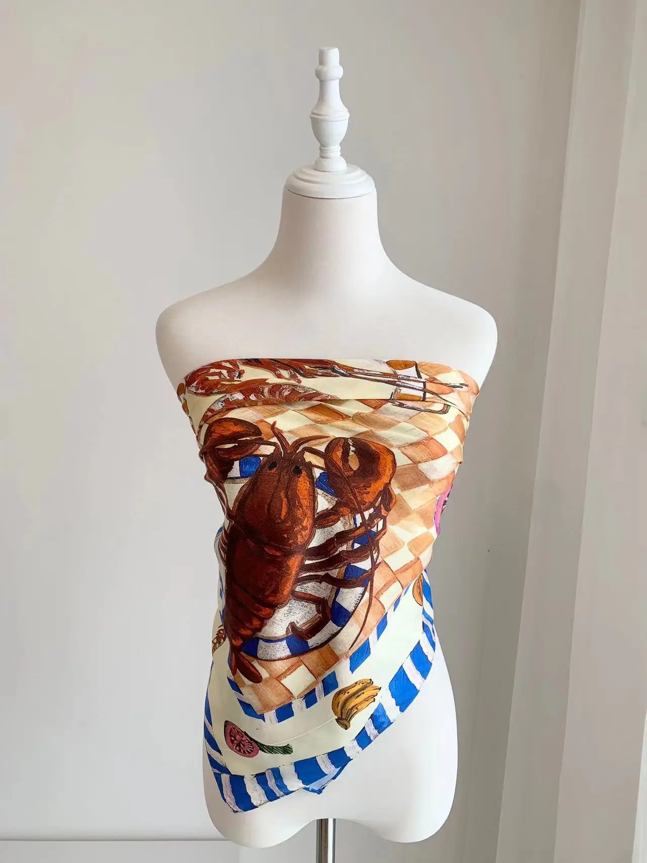 

Ladies Fashion Fruit Print Scarf