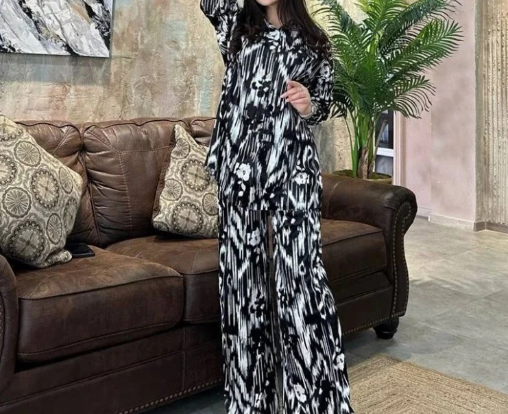 

Women's Casual Style Set 2024 Spring/summer Latest Fashion Loose Satin Print Long Sleeves Wide Legged Pants Two Piece Set