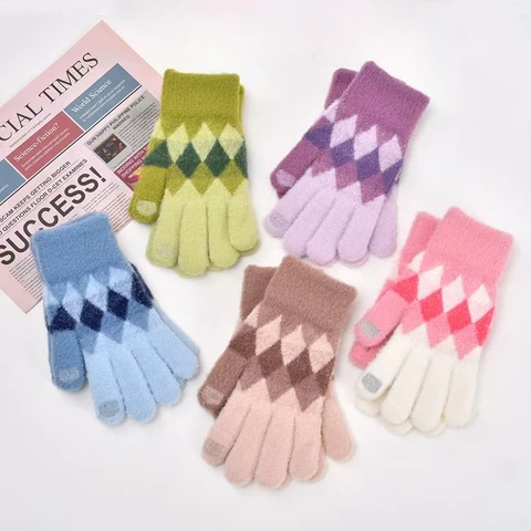 Winter ladies' diamond-patterned touch gloves with warm color block fingers, stylish knitted gloves for students.