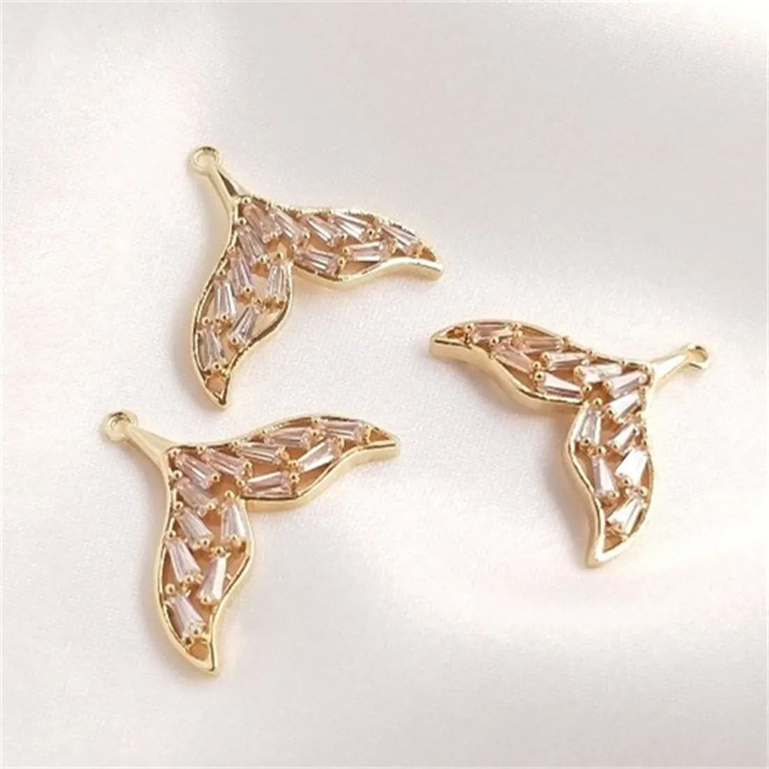 14K Gold-plated Accessory Inlaid Pendant Whale Tail Pendant Mermaid Tail DIY Charm Necklace Pendant D071