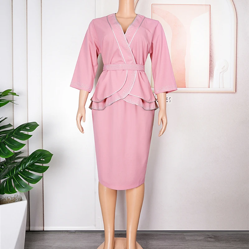 Рисунок 2 - Женское платье с V-образным вырезом