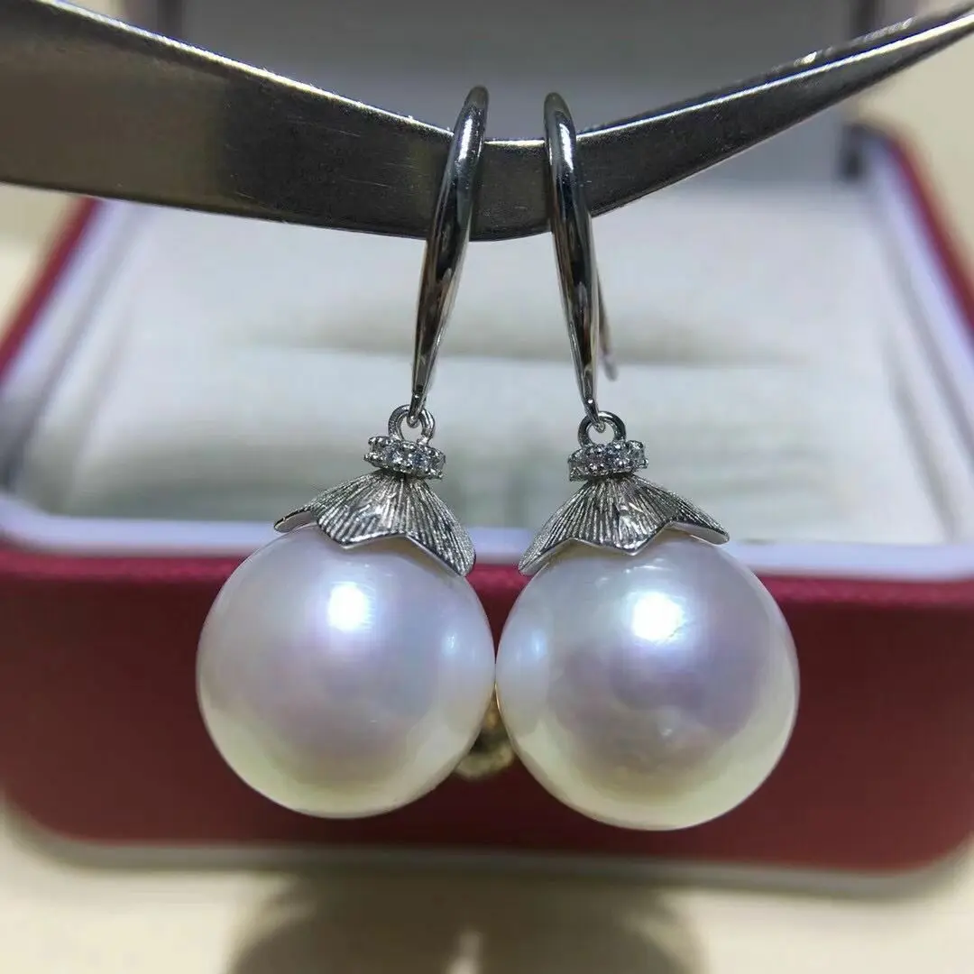

Elegant 10-11mm South China Sea Round White Pearl Earrings 925s silver